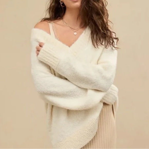 aerie Sweaters - NWOT Aerie Women's Oversized V-Neck Off White Super Soft and Cozy Swea